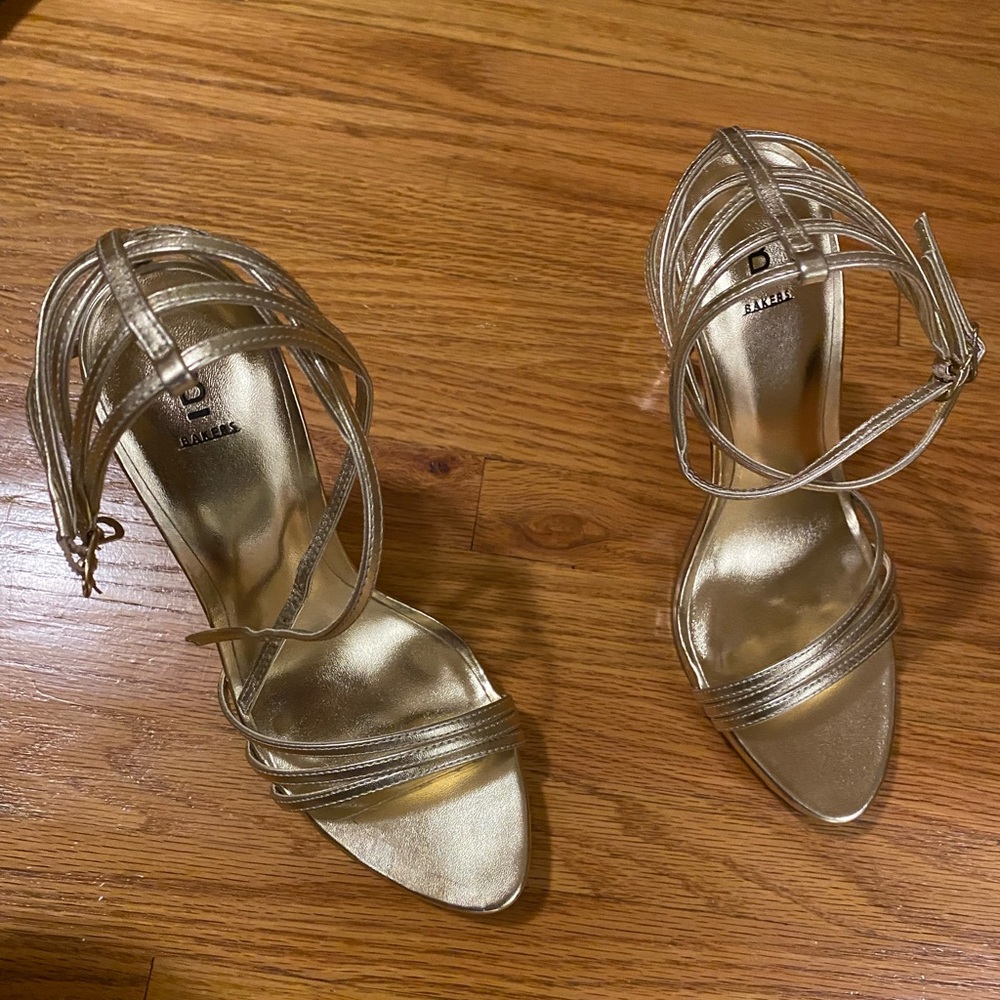 NEW Gold heels bakers size 7.5